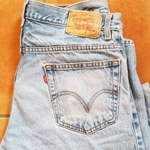 Distressed Levi's 517 36w 32l